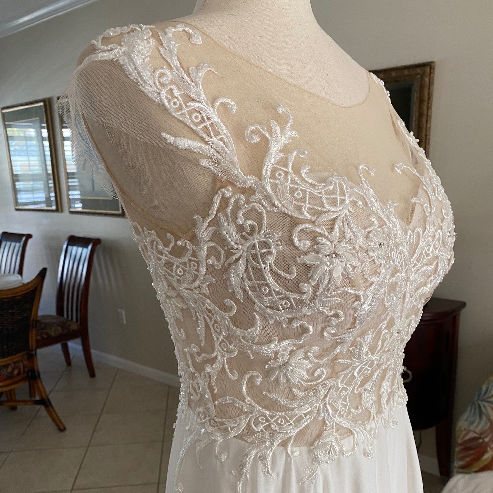 Michelle Roth Wedding Dress - Picture 4 of 16